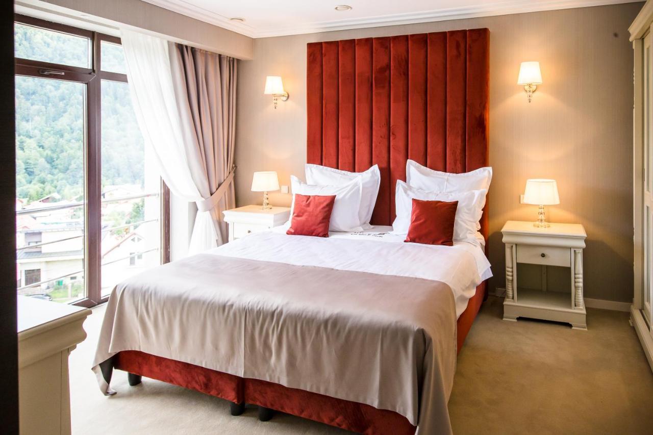 Hotel Carpat Inn อาซูกา ภายนอก รูปภาพ
