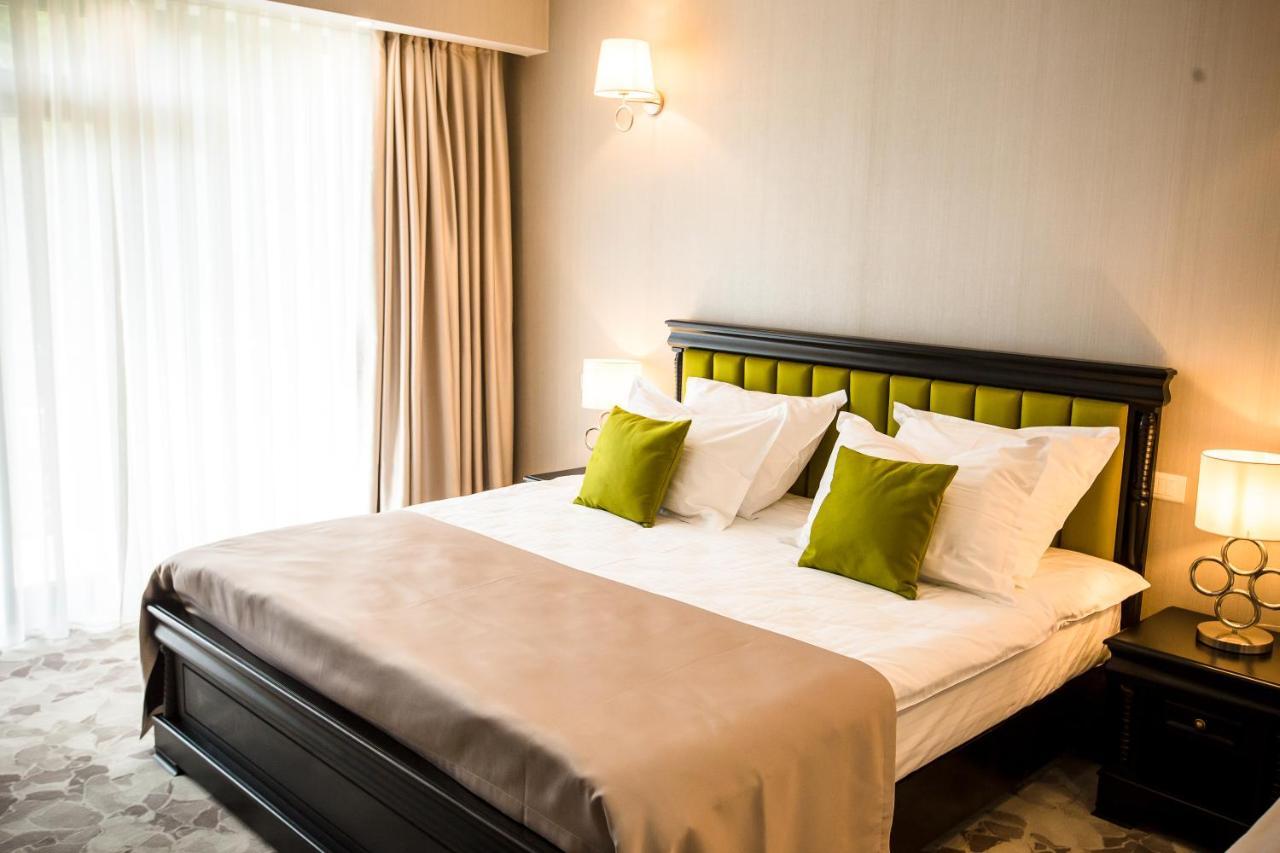 Hotel Carpat Inn อาซูกา ภายนอก รูปภาพ