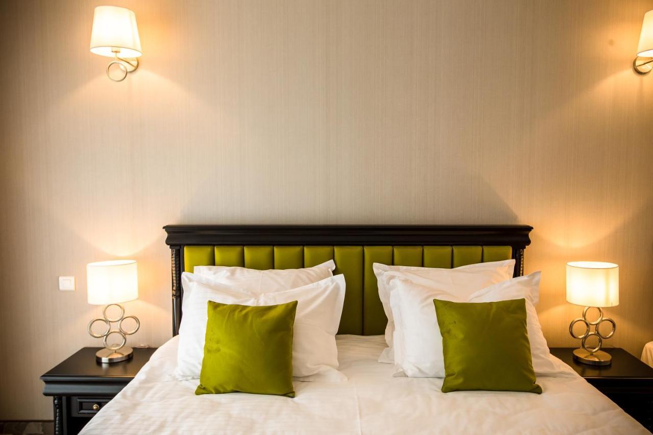 Hotel Carpat Inn อาซูกา ภายนอก รูปภาพ