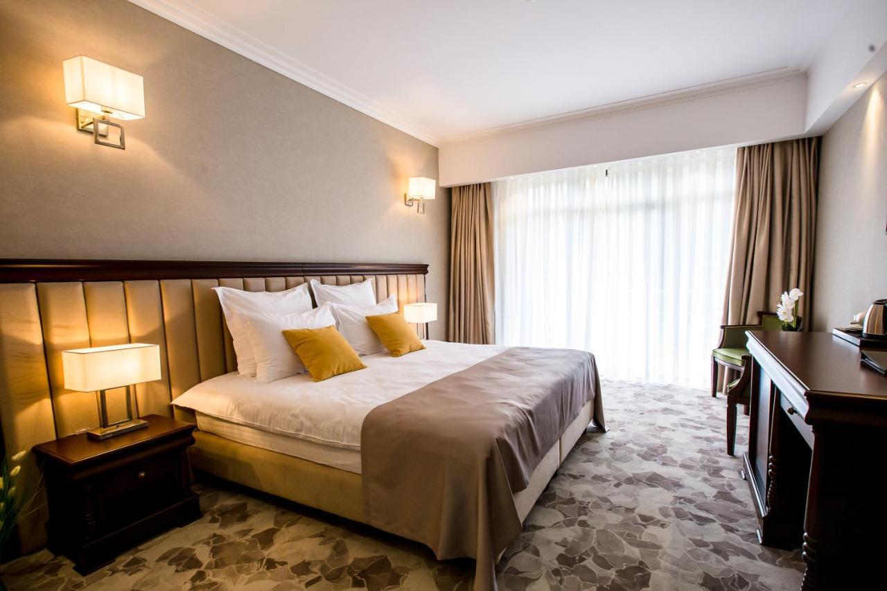 Hotel Carpat Inn อาซูกา ภายนอก รูปภาพ