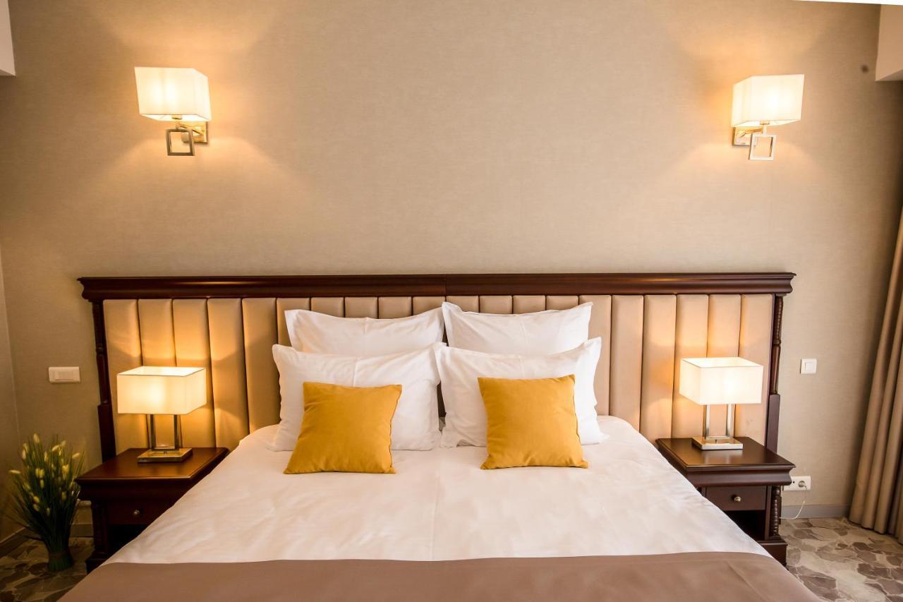 Hotel Carpat Inn อาซูกา ภายนอก รูปภาพ
