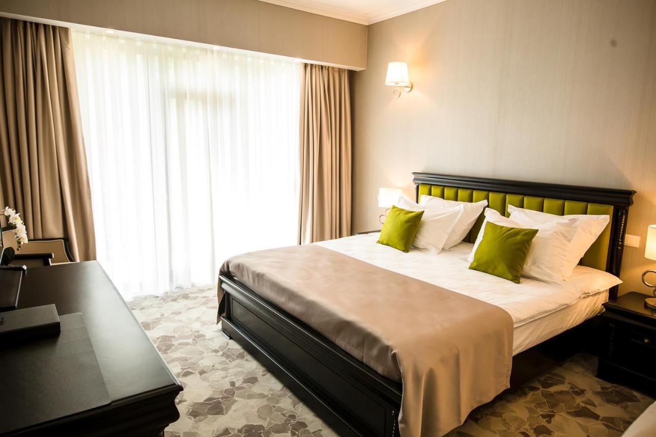 Hotel Carpat Inn อาซูกา ภายนอก รูปภาพ