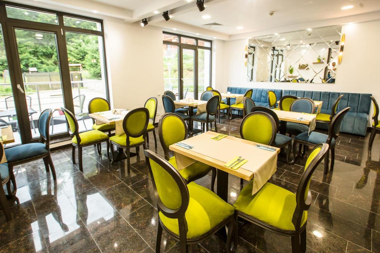 Hotel Carpat Inn อาซูกา ภายนอก รูปภาพ