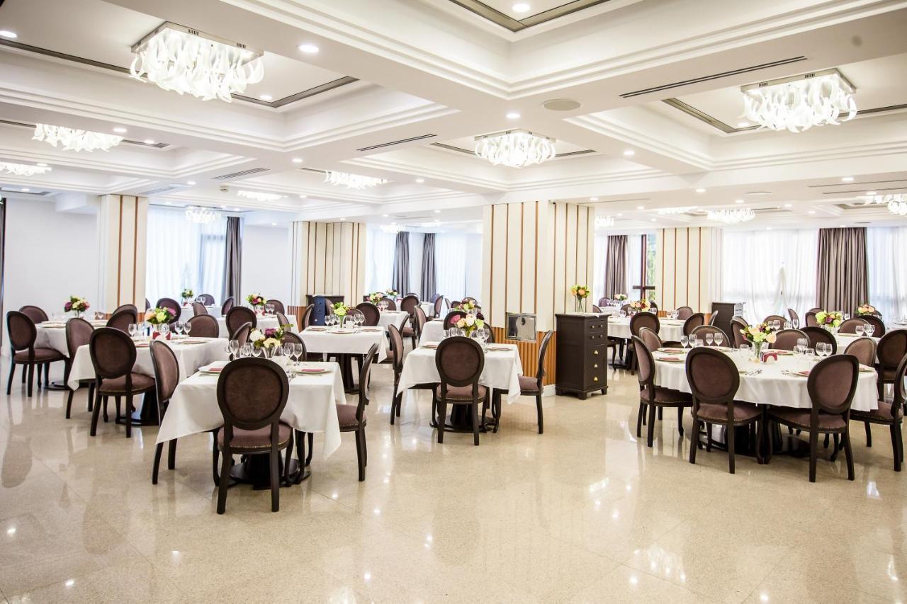 Hotel Carpat Inn อาซูกา ภายนอก รูปภาพ