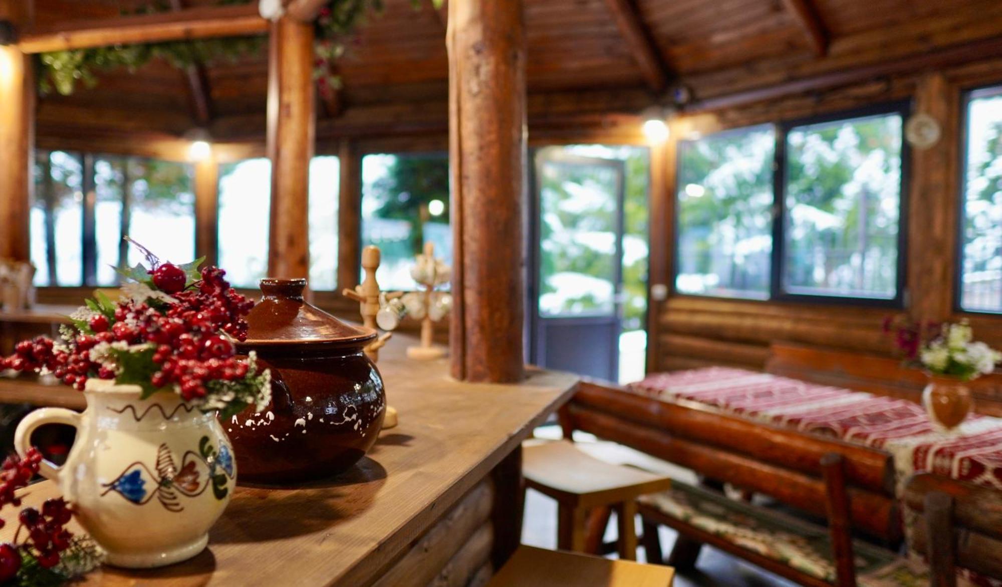 Hotel Carpat Inn อาซูกา ภายนอก รูปภาพ