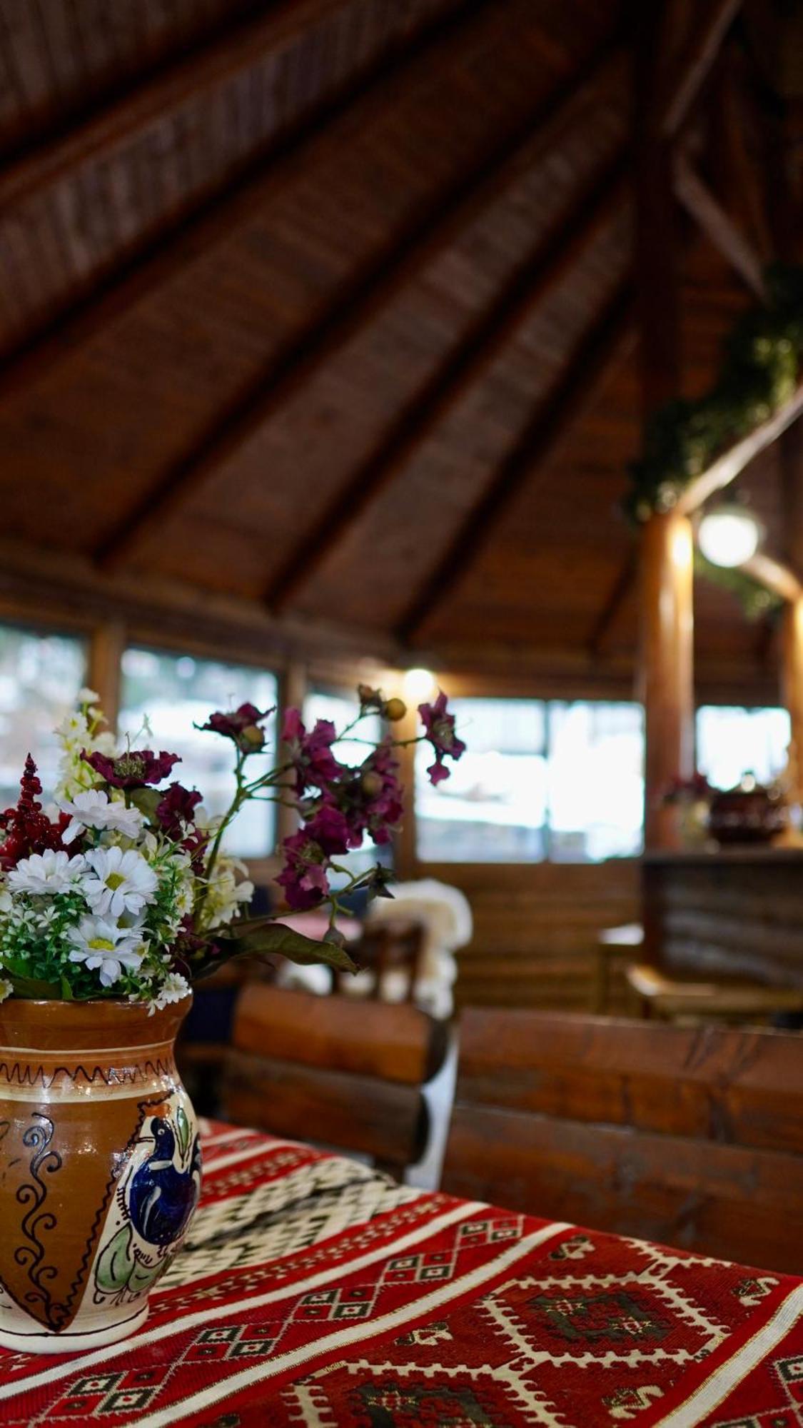 Hotel Carpat Inn อาซูกา ภายนอก รูปภาพ