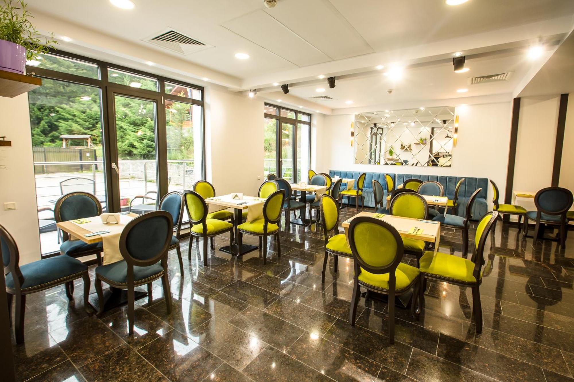 Hotel Carpat Inn อาซูกา ภายนอก รูปภาพ