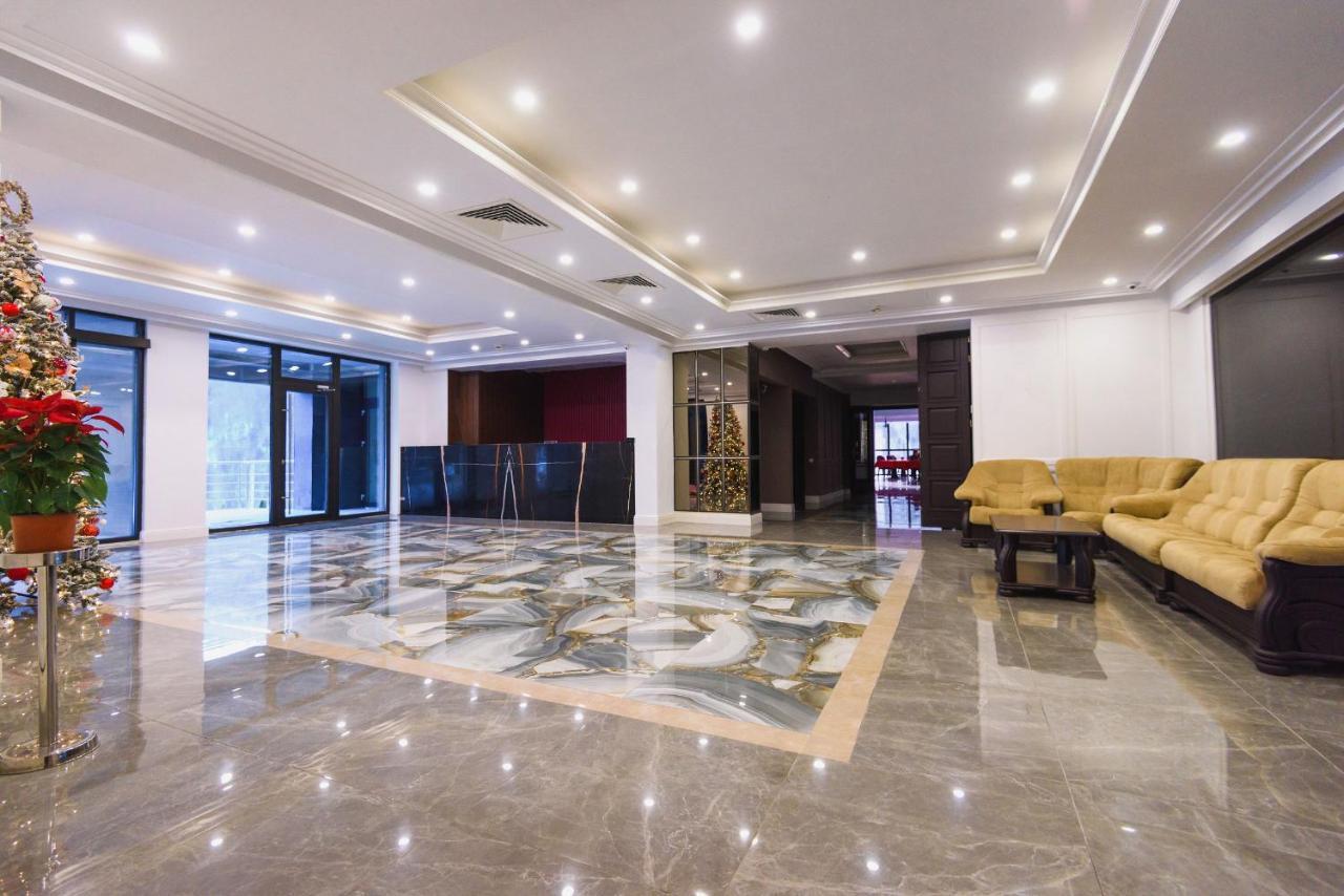 Hotel Carpat Inn อาซูกา ภายนอก รูปภาพ