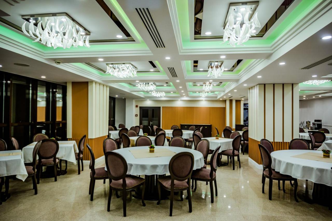 Hotel Carpat Inn อาซูกา ภายนอก รูปภาพ