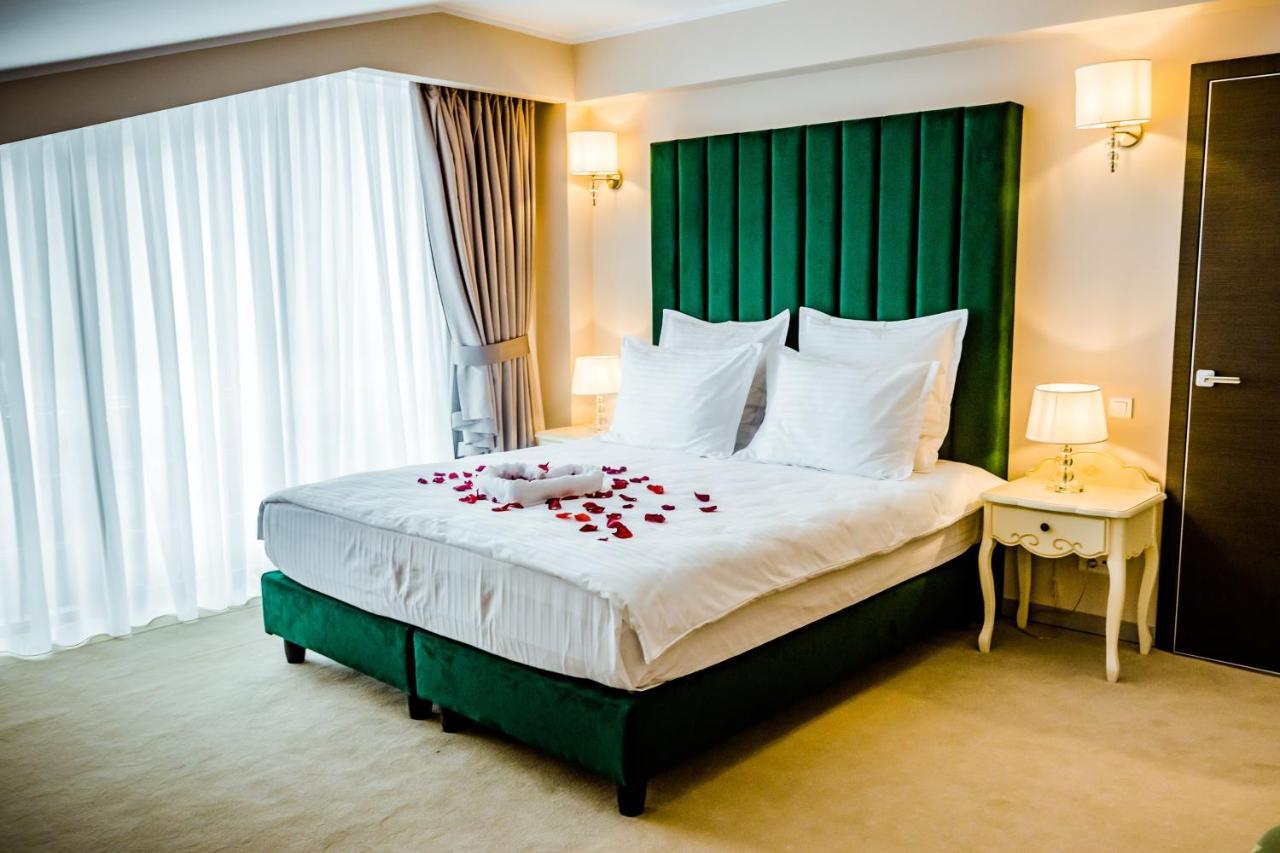 Hotel Carpat Inn อาซูกา ภายนอก รูปภาพ