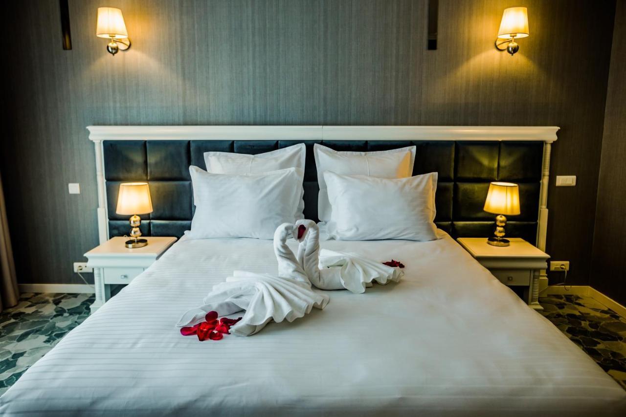 Hotel Carpat Inn อาซูกา ภายนอก รูปภาพ