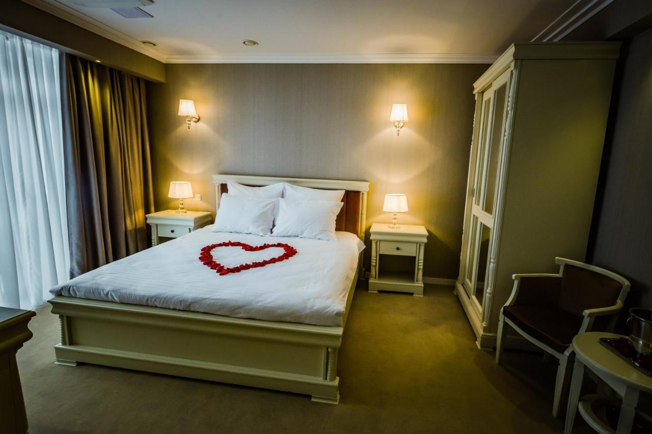 Hotel Carpat Inn อาซูกา ภายนอก รูปภาพ