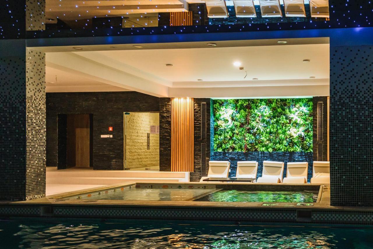 Hotel Carpat Inn อาซูกา ภายนอก รูปภาพ