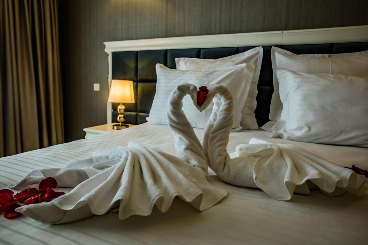 Hotel Carpat Inn อาซูกา ภายนอก รูปภาพ