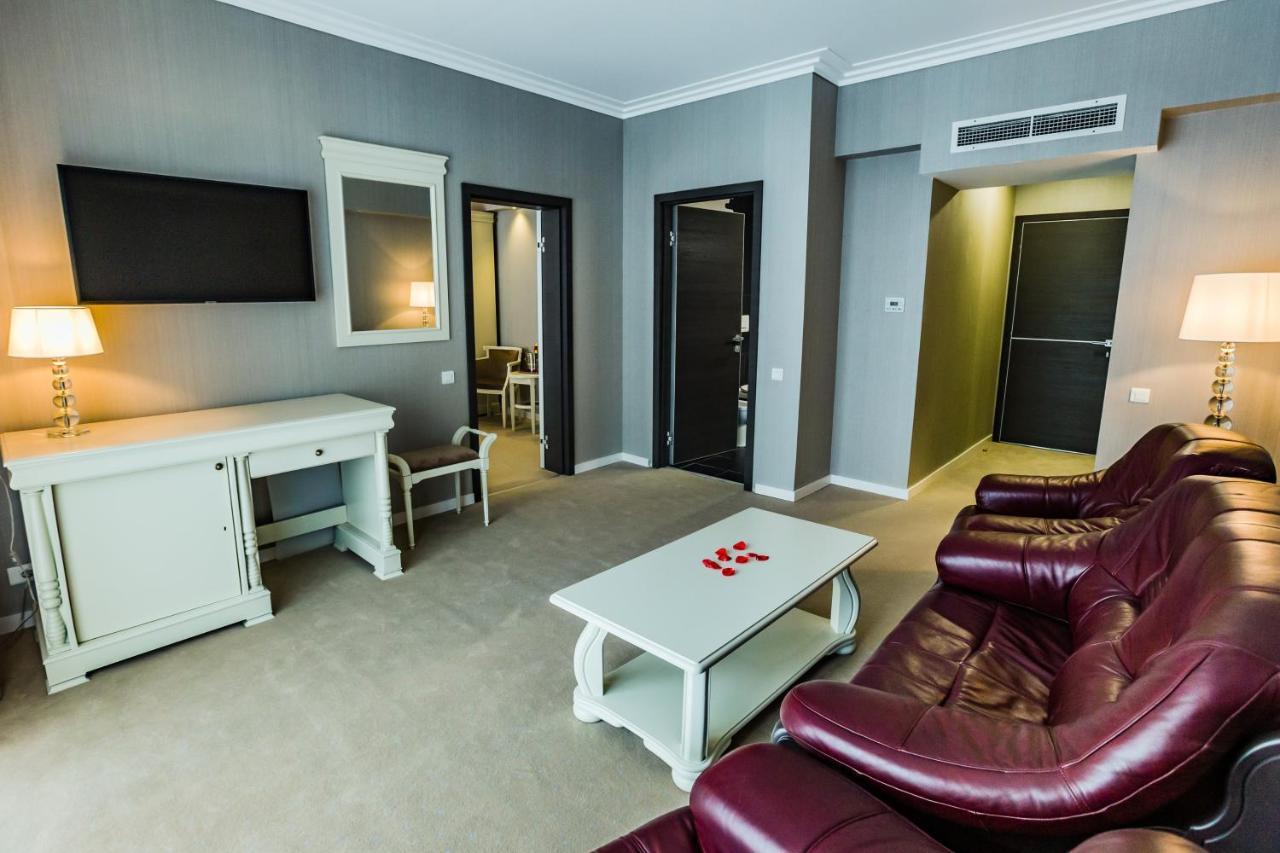 Hotel Carpat Inn อาซูกา ภายนอก รูปภาพ