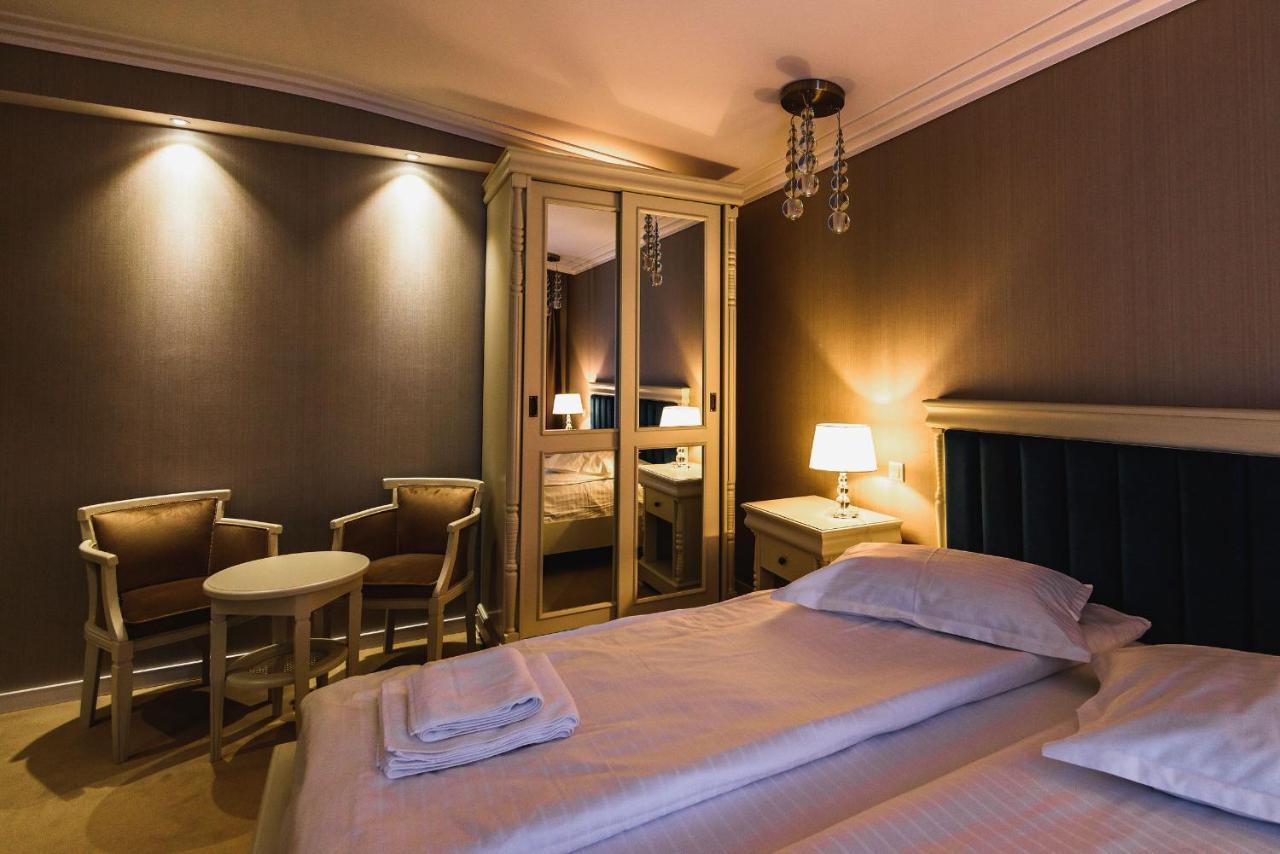Hotel Carpat Inn อาซูกา ภายนอก รูปภาพ